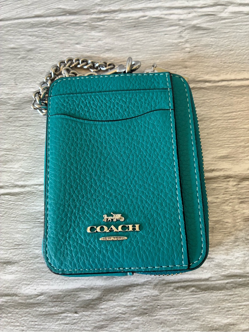 NWOT Coach Teal Pebbled Leather Zip Card Case With Silver Wristlet Chain